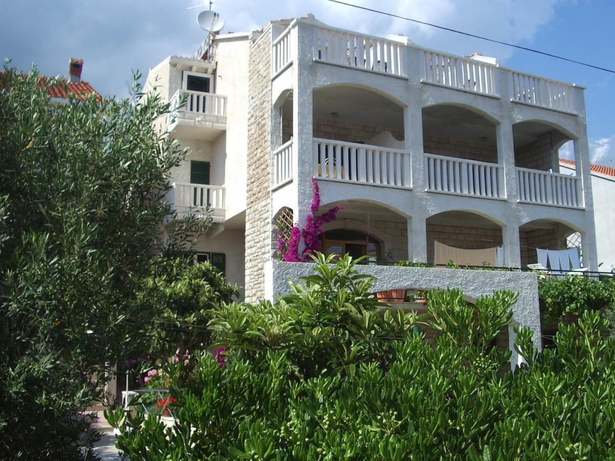 Apartmani Sani Bol Exterior photo